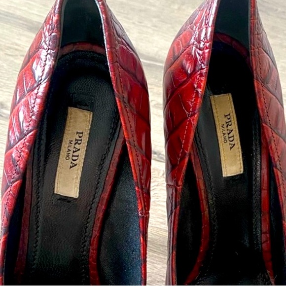 COPY - PRADA Red Snake Skin Stiletto Heels 🍁 Fall Collection - Picture 5 of 5